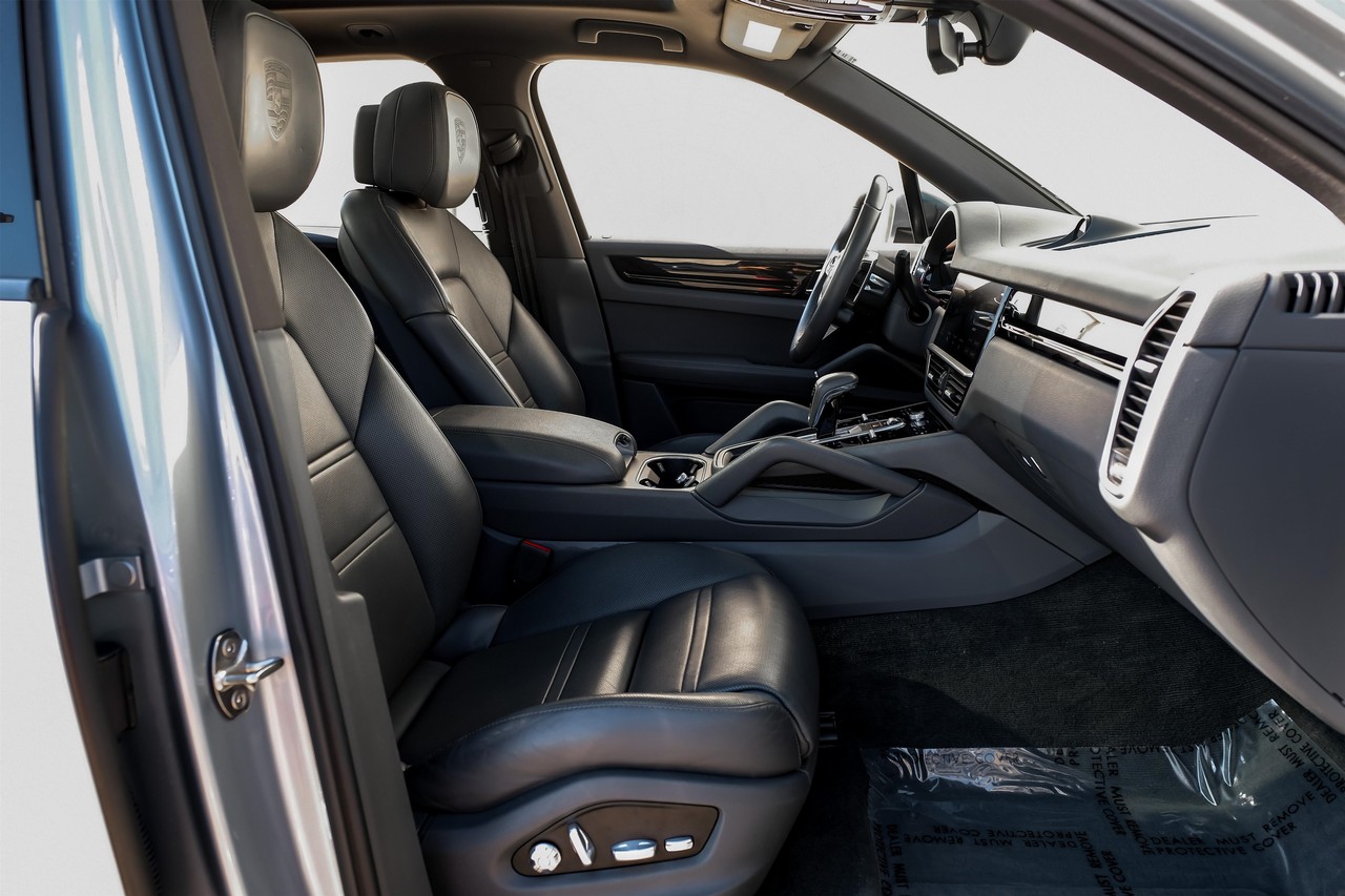 Porsche Cayenne Vehicle Main Gallery Image 33