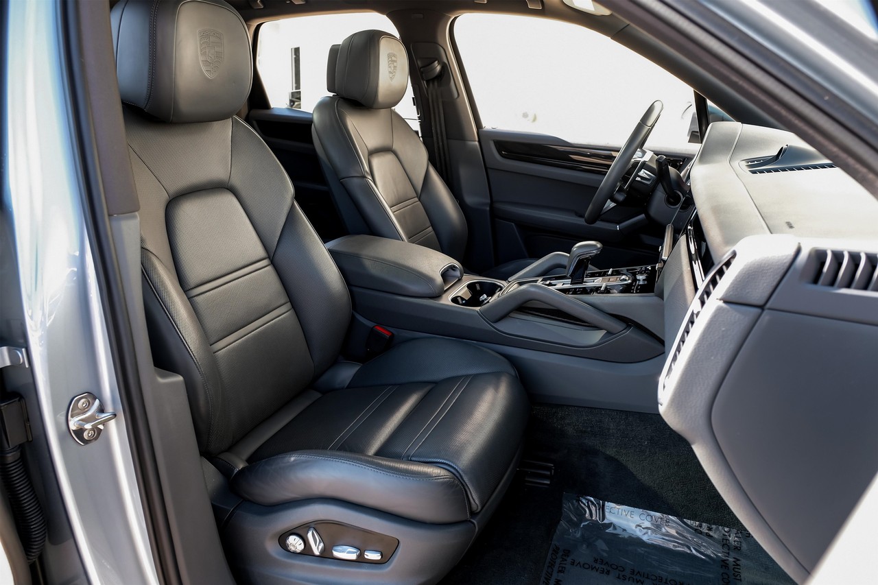 Porsche Cayenne Vehicle Main Gallery Image 34