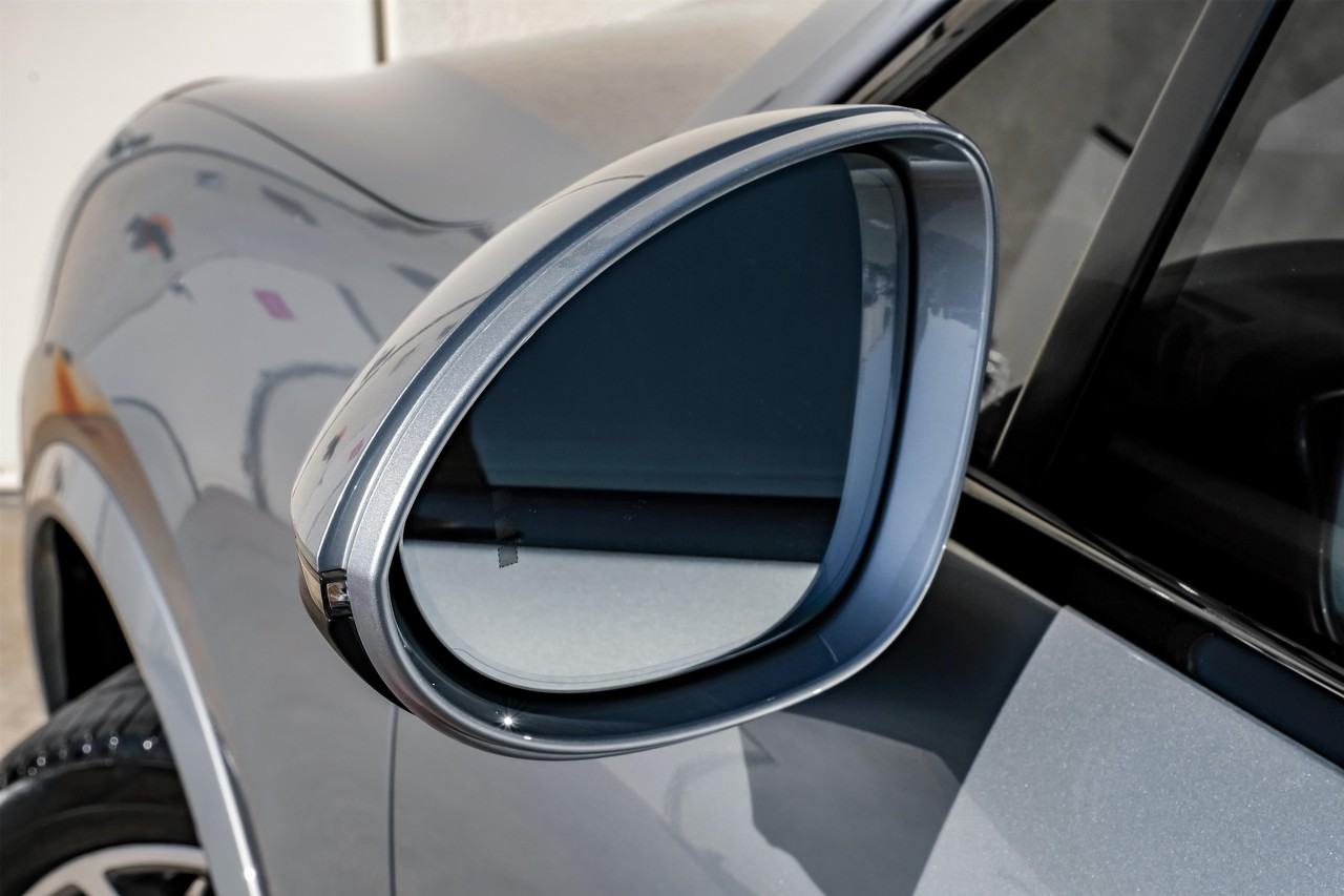 Porsche Cayenne Vehicle Main Gallery Image 39