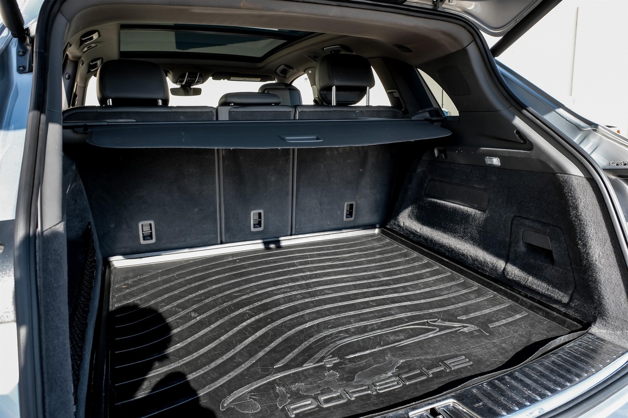 Porsche Cayenne Vehicle Main Gallery Image 49