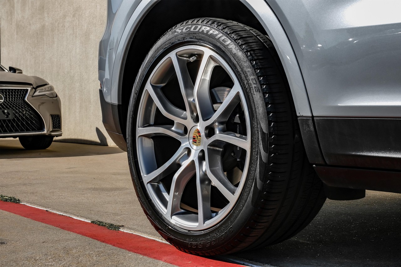 Porsche Cayenne Vehicle Main Gallery Image 50