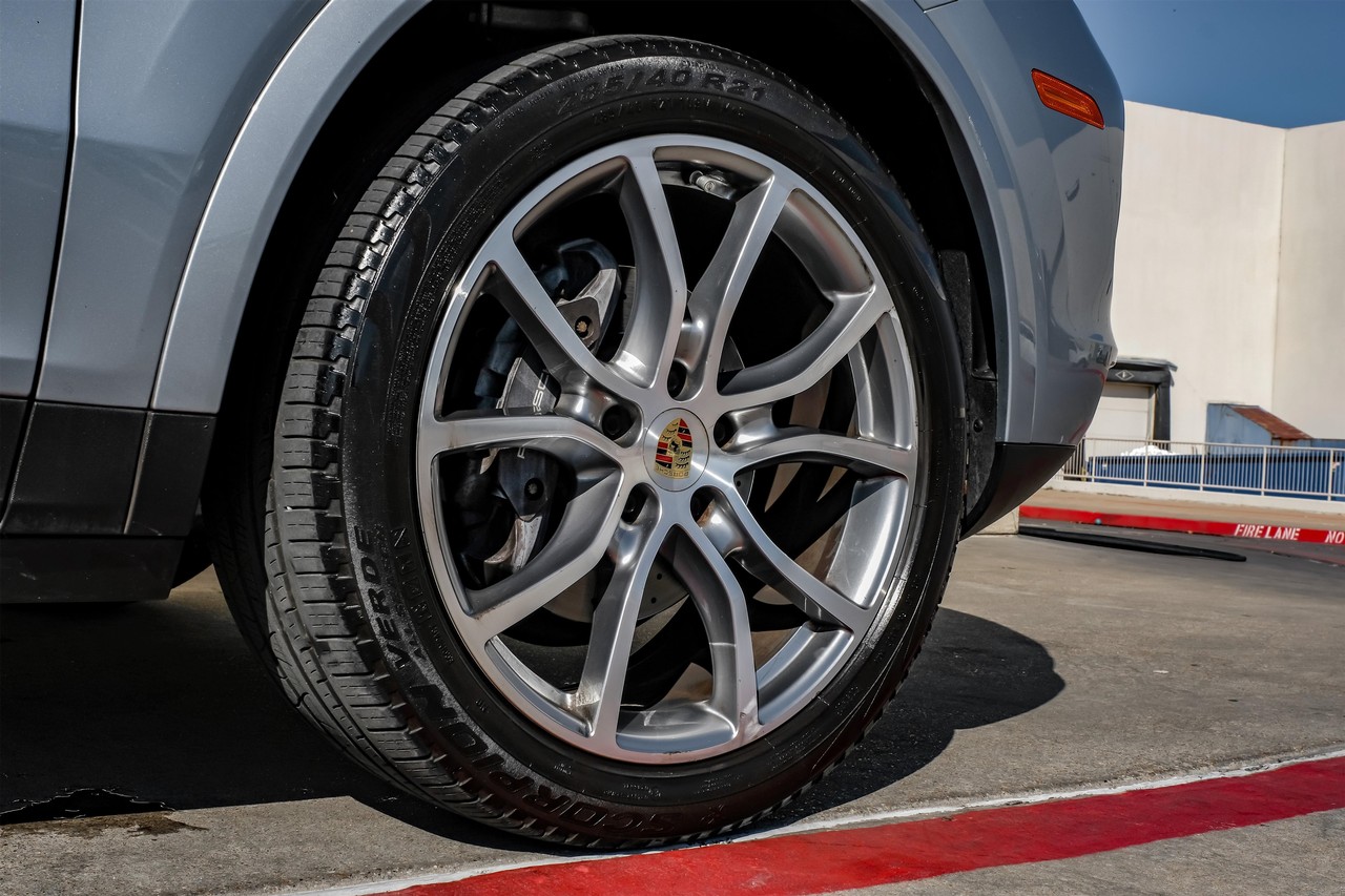 Porsche Cayenne Vehicle Main Gallery Image 51