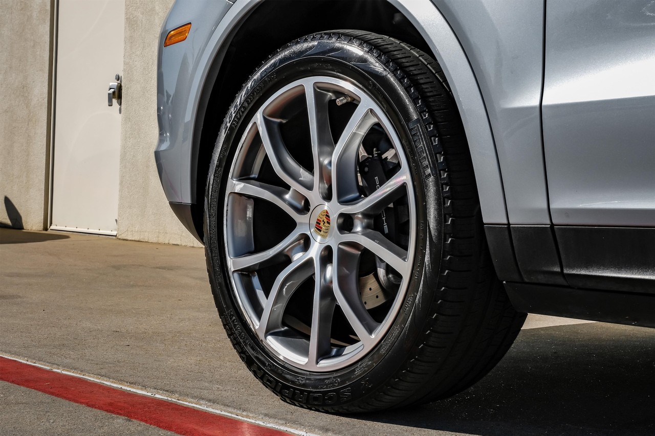 Porsche Cayenne Vehicle Main Gallery Image 52