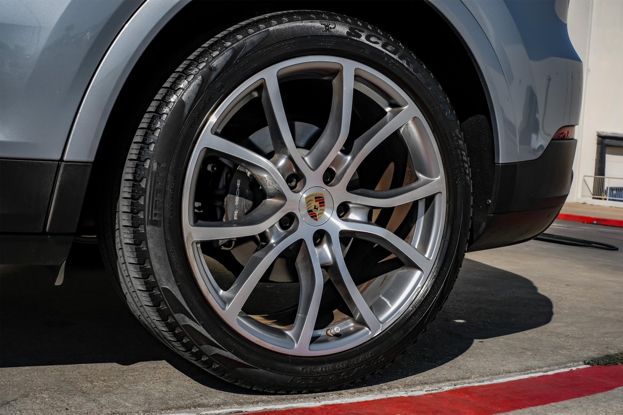 Porsche Cayenne Vehicle Main Gallery Image 53