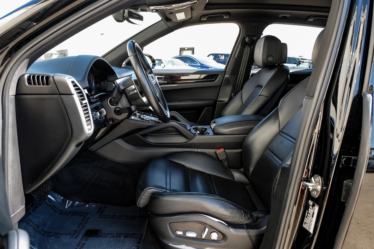 Porsche Cayenne Vehicle Main Gallery Image 04