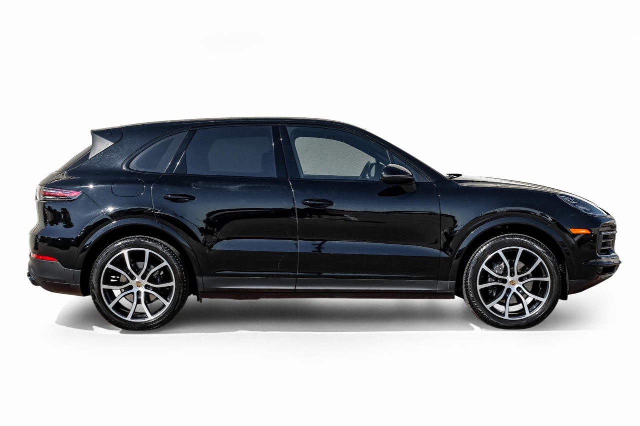 Porsche Cayenne Vehicle Main Gallery Image 08
