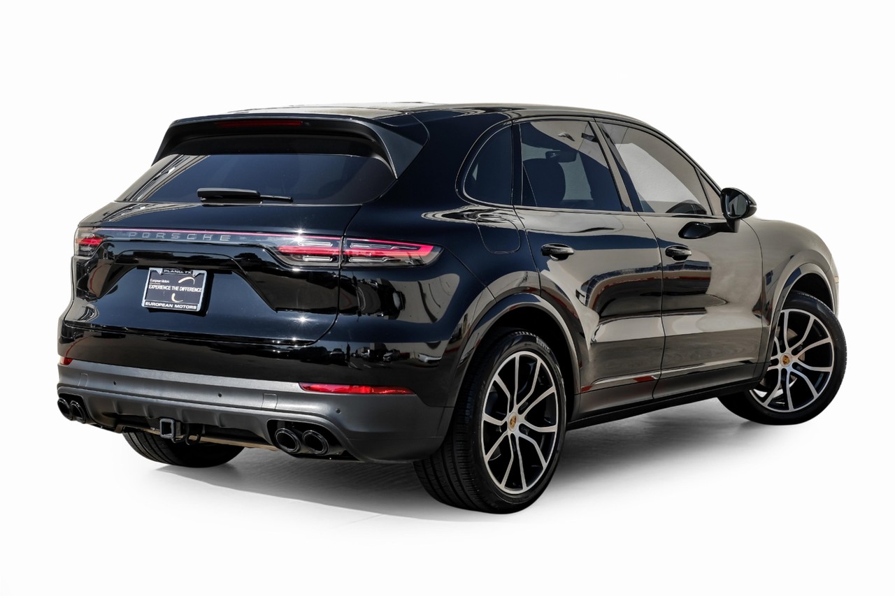 Porsche Cayenne Vehicle Main Gallery Image 09