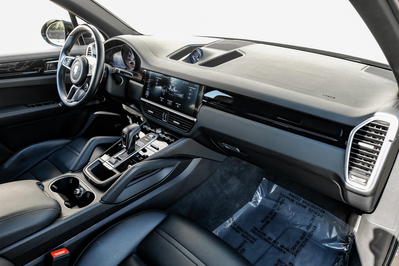 Porsche Cayenne Vehicle Main Gallery Image 15