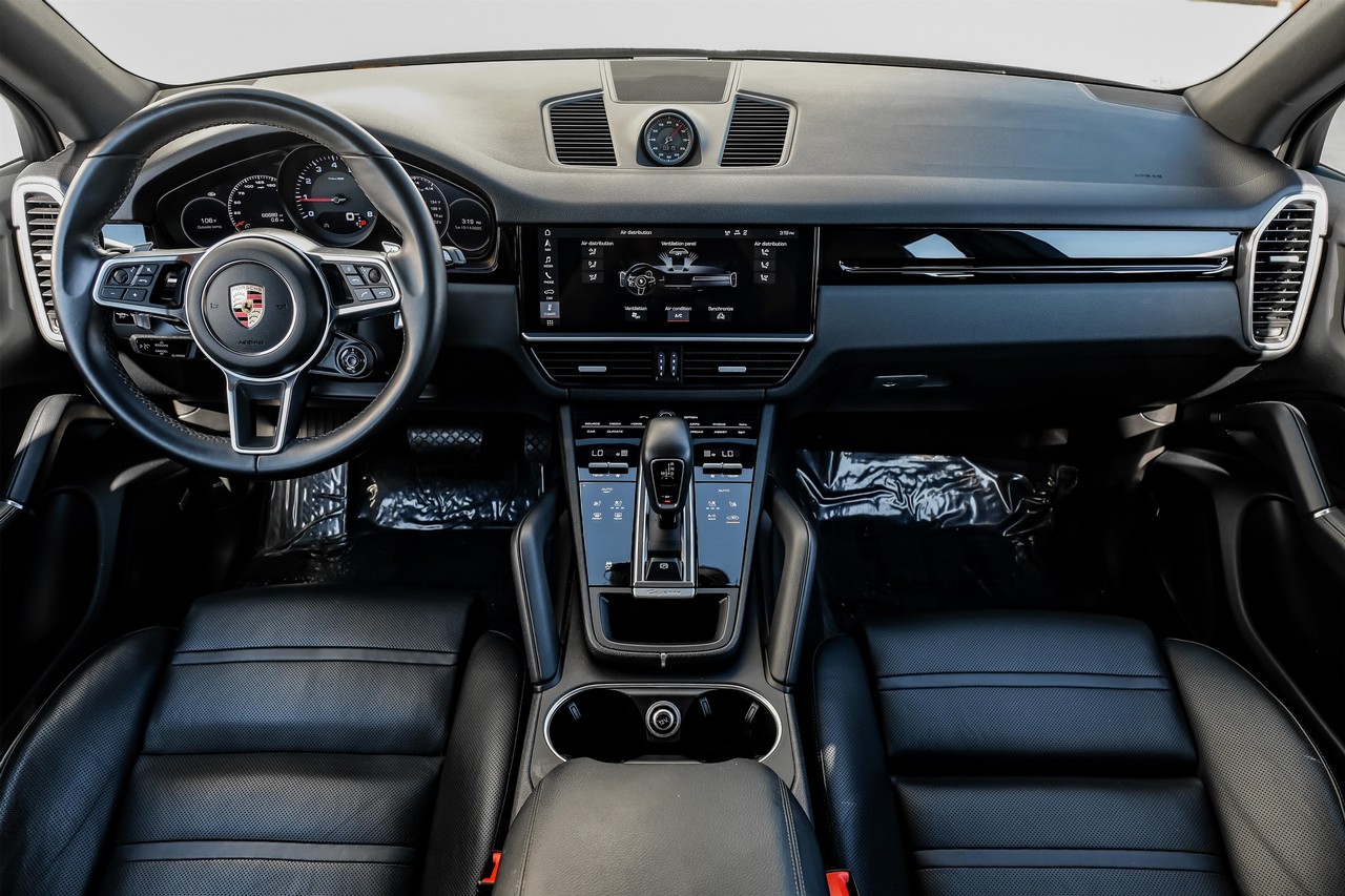 Porsche Cayenne Vehicle Main Gallery Image 16