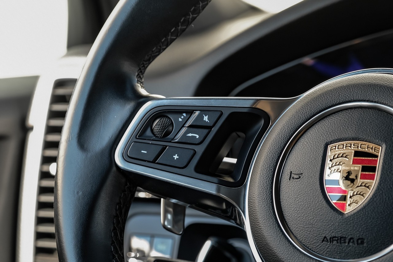 Porsche Cayenne Vehicle Main Gallery Image 19