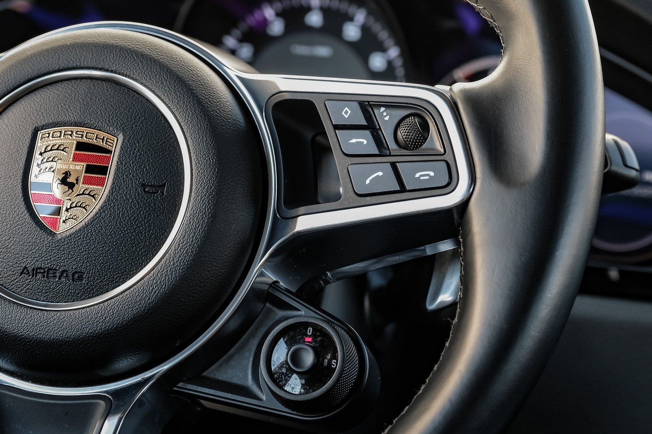 Porsche Cayenne Vehicle Main Gallery Image 20