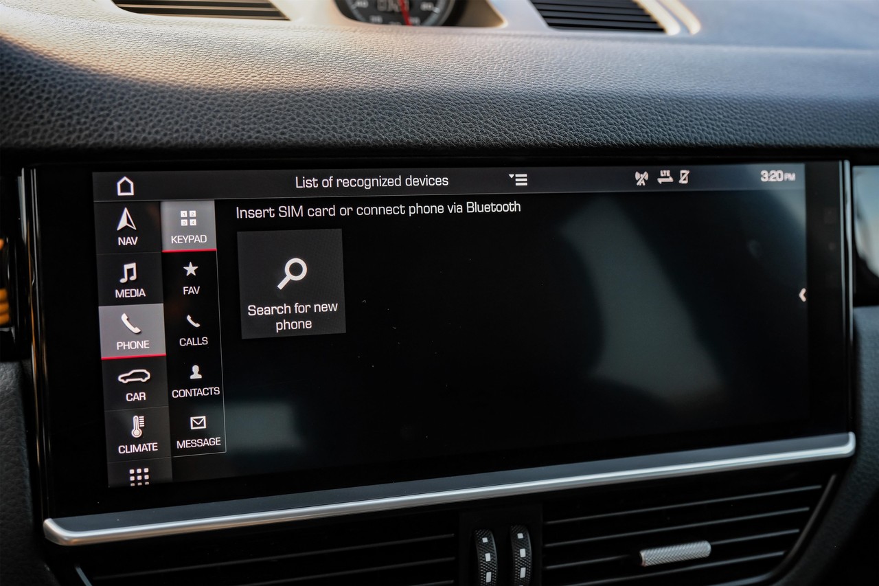 Porsche Cayenne Vehicle Main Gallery Image 30