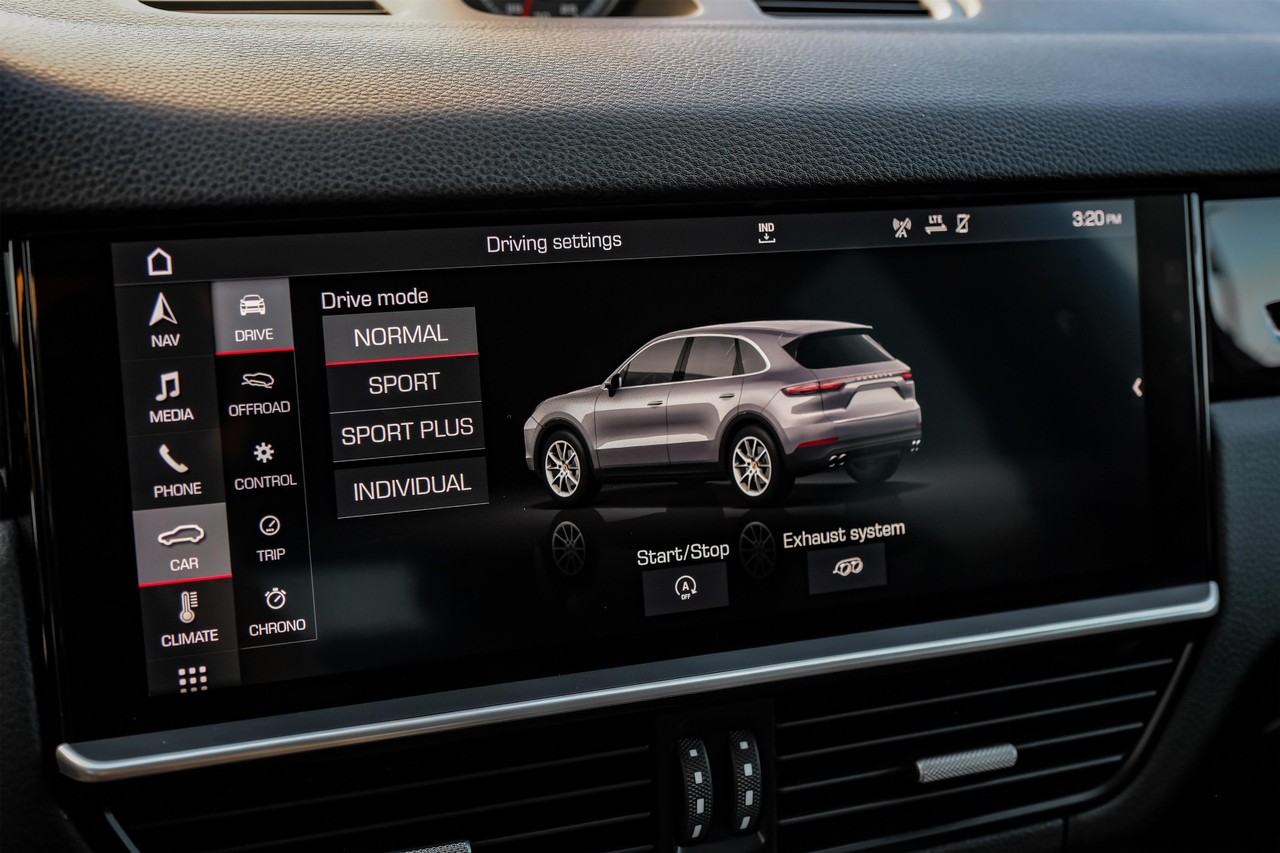 Porsche Cayenne Vehicle Main Gallery Image 31