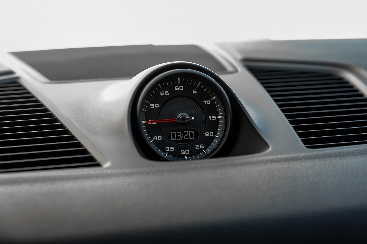 Porsche Cayenne Vehicle Main Gallery Image 32