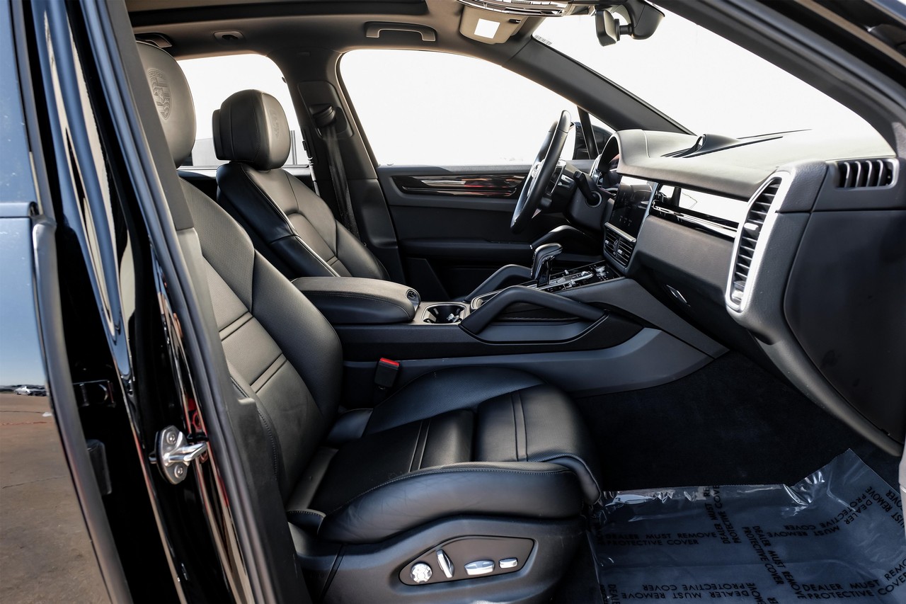 Porsche Cayenne Vehicle Main Gallery Image 34