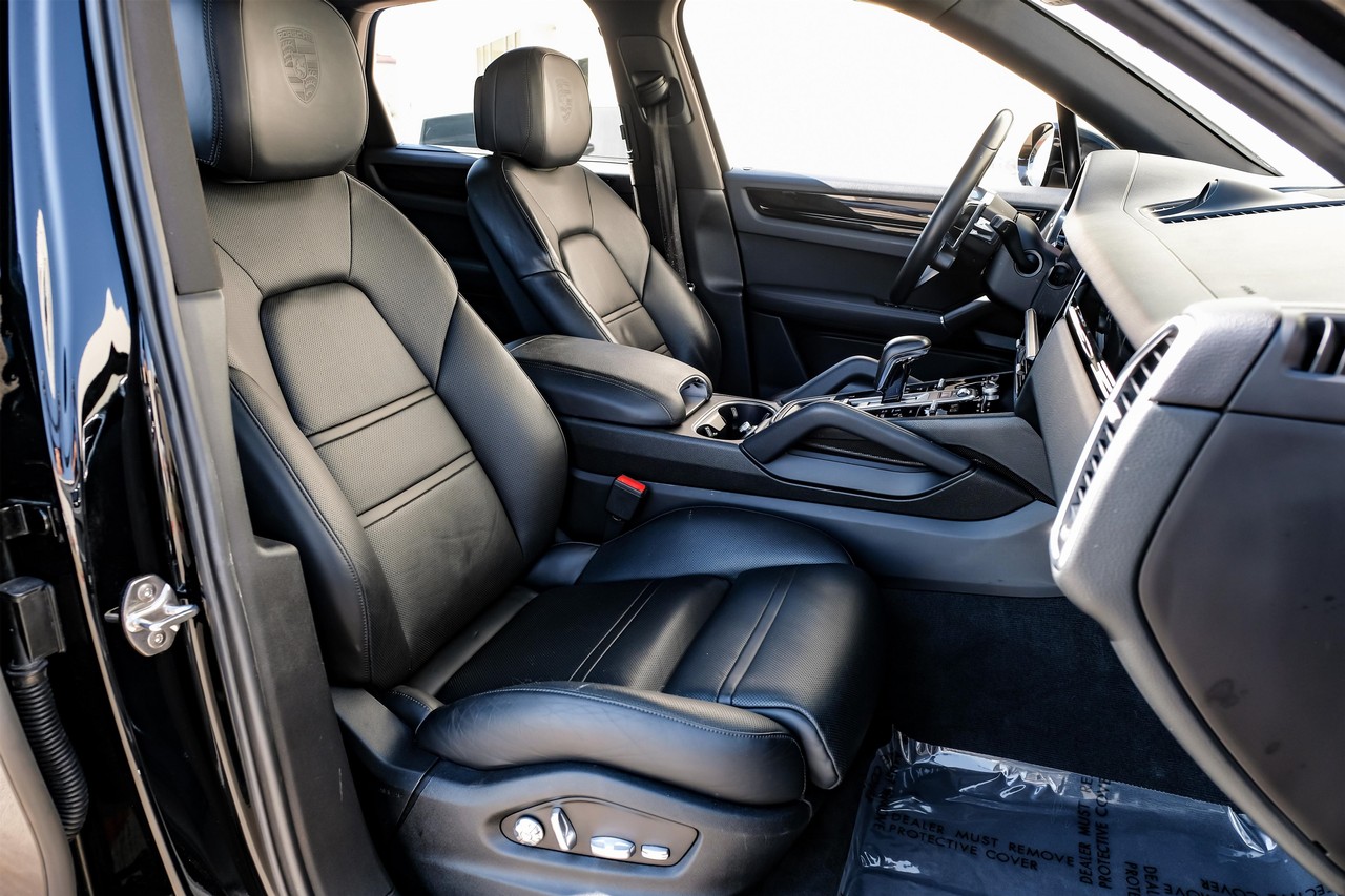 Porsche Cayenne Vehicle Main Gallery Image 35