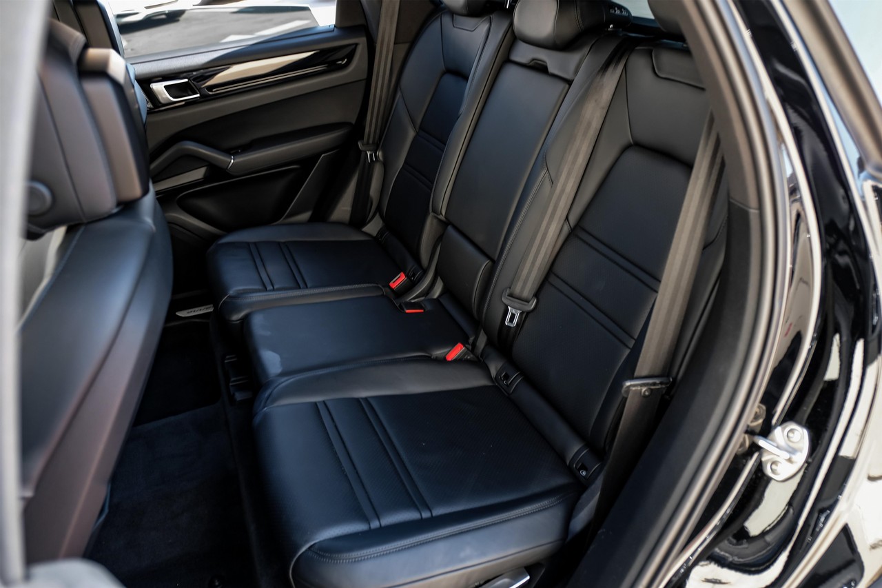 Porsche Cayenne Vehicle Main Gallery Image 39