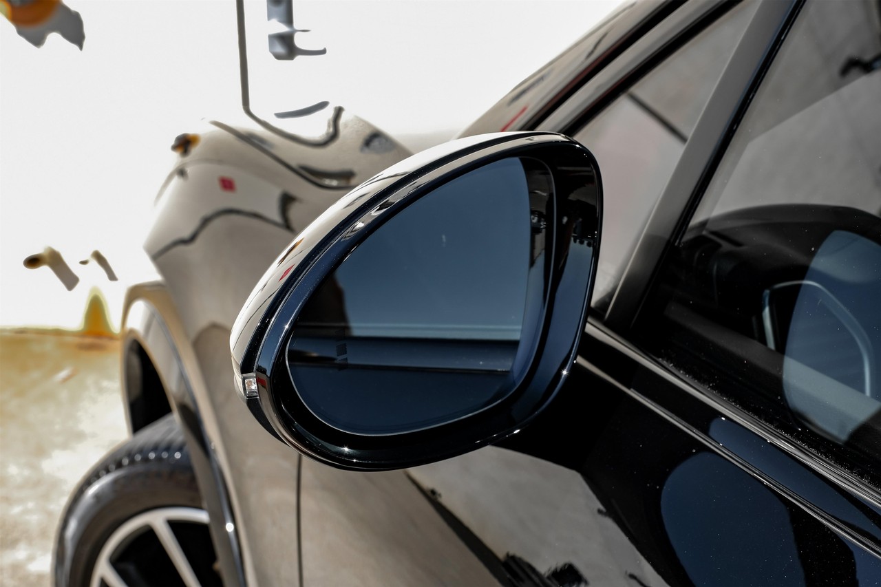 Porsche Cayenne Vehicle Main Gallery Image 40