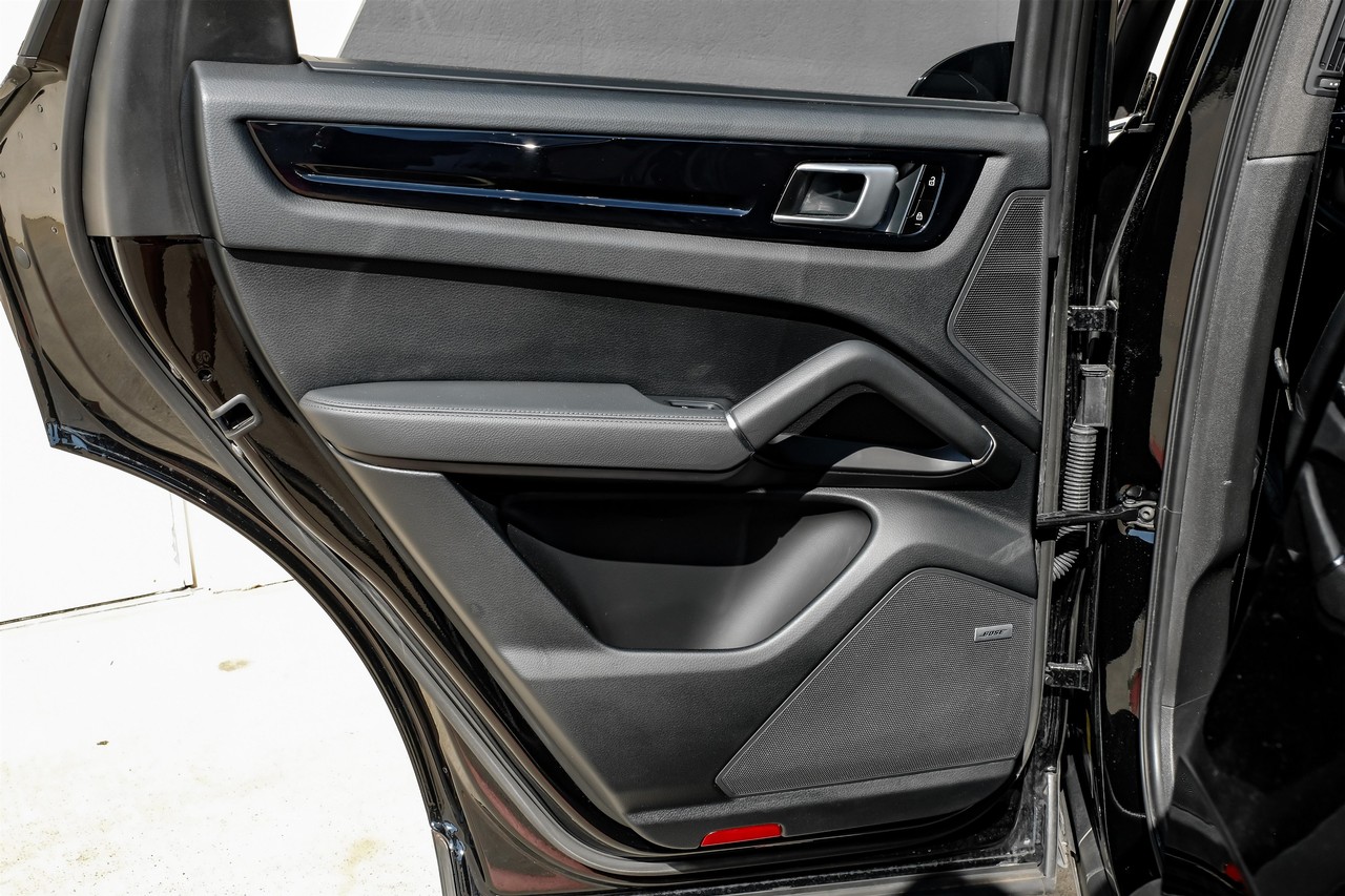 Porsche Cayenne Vehicle Main Gallery Image 45