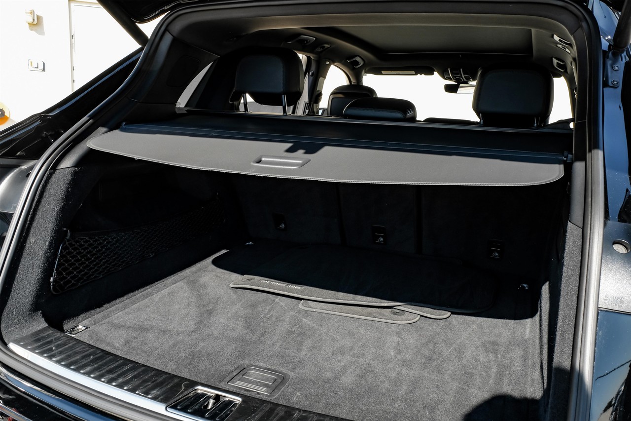 Porsche Cayenne Vehicle Main Gallery Image 49