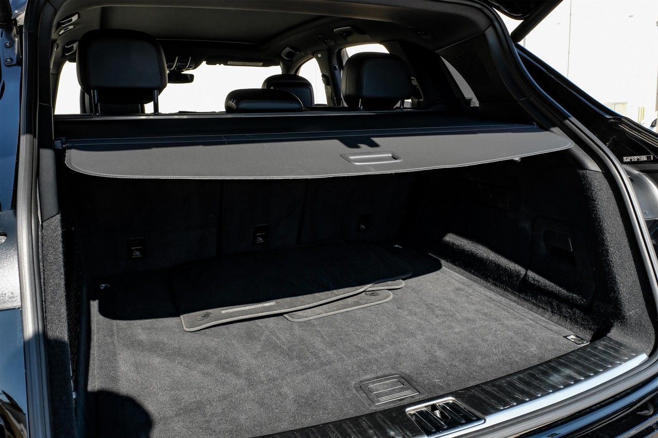 Porsche Cayenne Vehicle Main Gallery Image 50