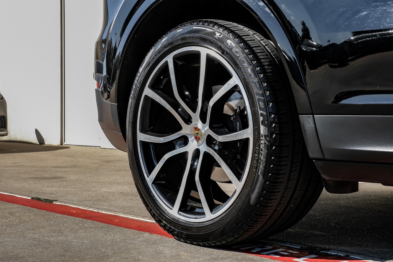 Porsche Cayenne Vehicle Main Gallery Image 51