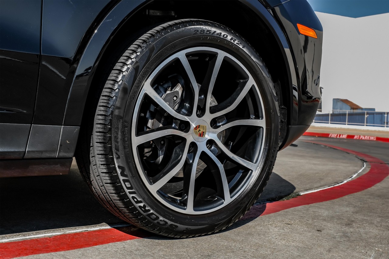 Porsche Cayenne Vehicle Main Gallery Image 52