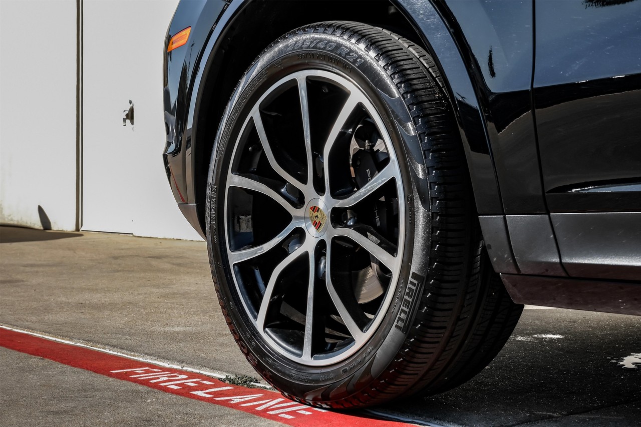 Porsche Cayenne Vehicle Main Gallery Image 53