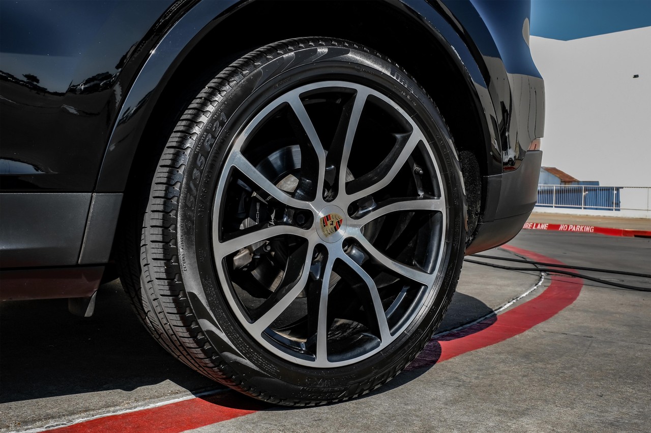 Porsche Cayenne Vehicle Main Gallery Image 54