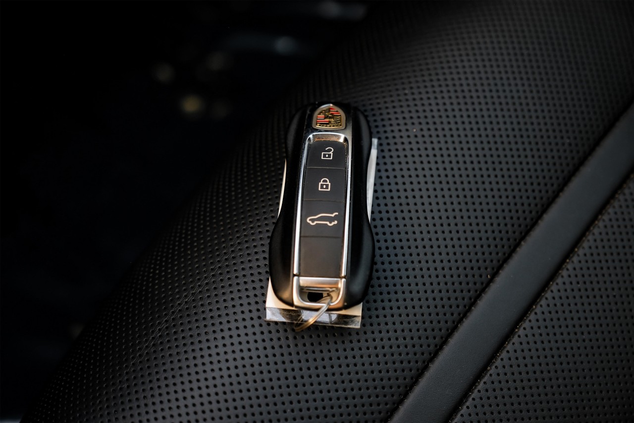 Porsche Cayenne Vehicle Main Gallery Image 55
