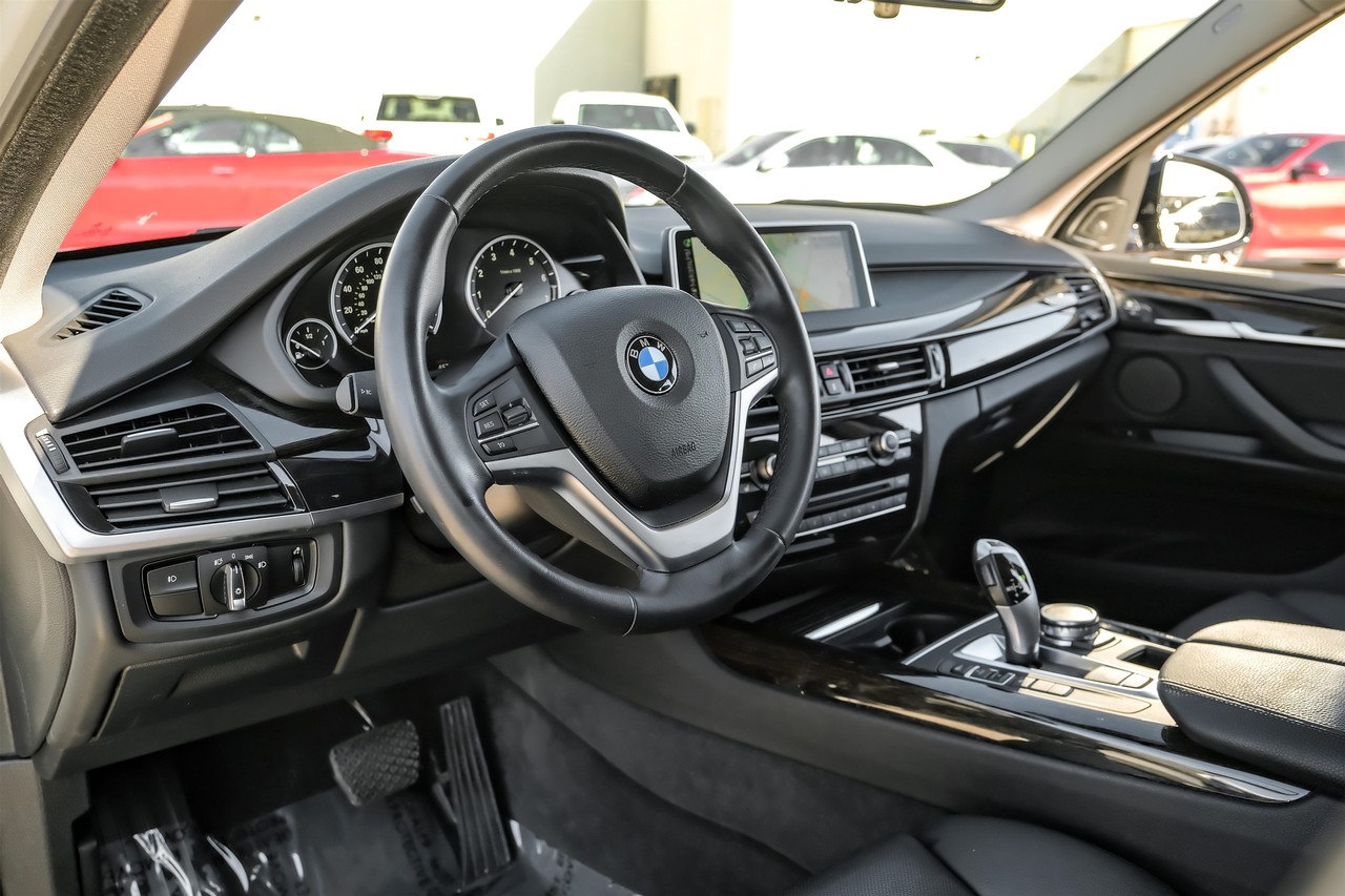 BMW X5 Vehicle Main Gallery Image 03