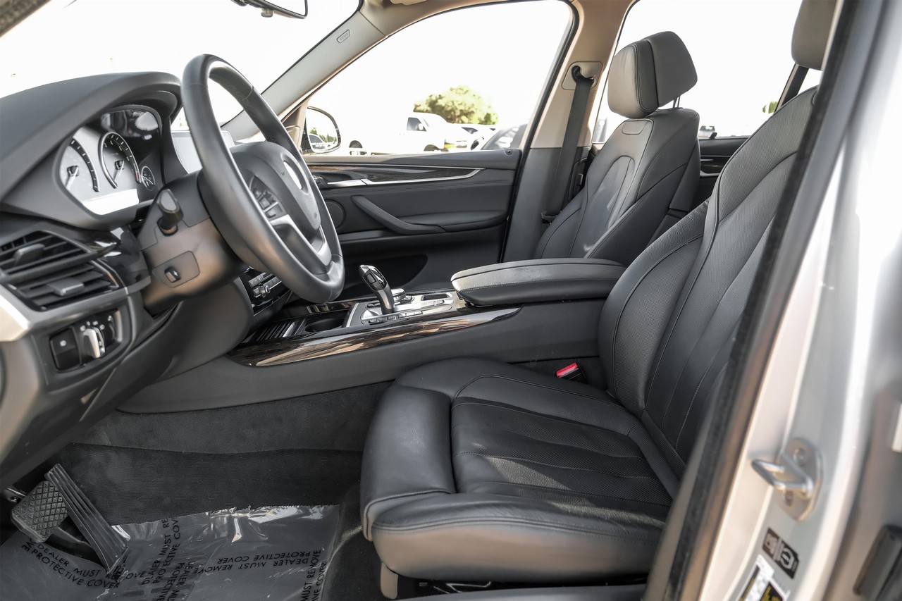 BMW X5 Vehicle Main Gallery Image 04