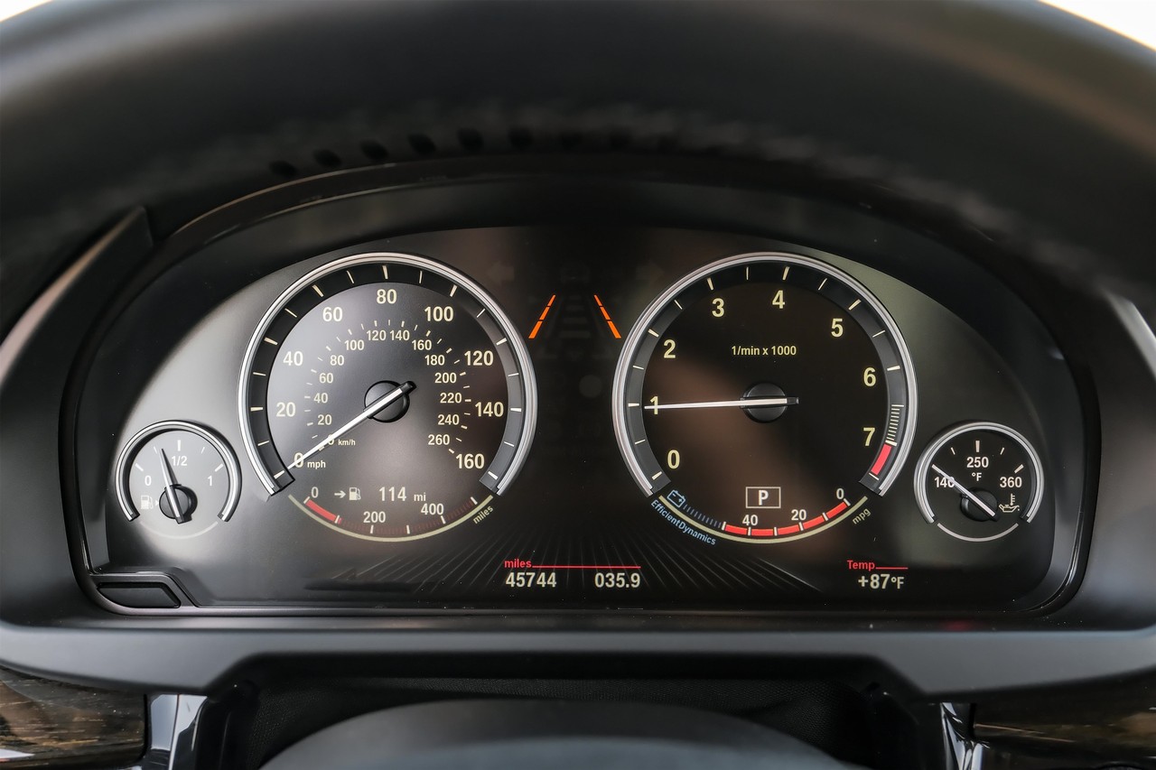 BMW X5 Vehicle Main Gallery Image 15