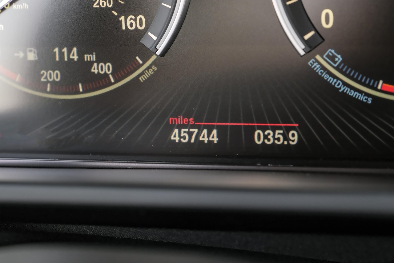 BMW X5 Vehicle Main Gallery Image 16