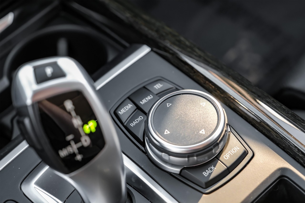 BMW X5 Vehicle Main Gallery Image 20