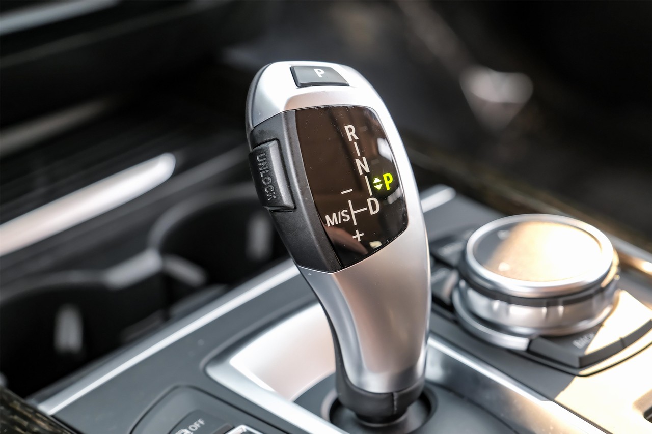 BMW X5 Vehicle Main Gallery Image 21