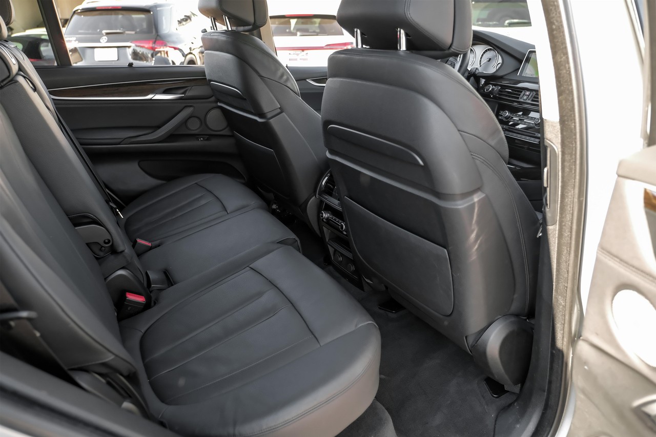BMW X5 Vehicle Main Gallery Image 30