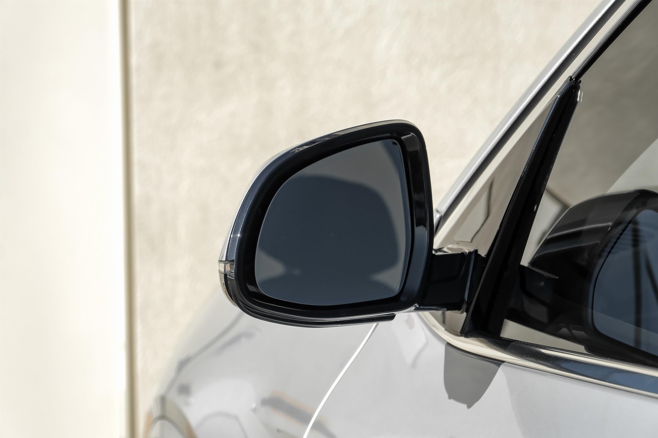 BMW X5 Vehicle Main Gallery Image 35
