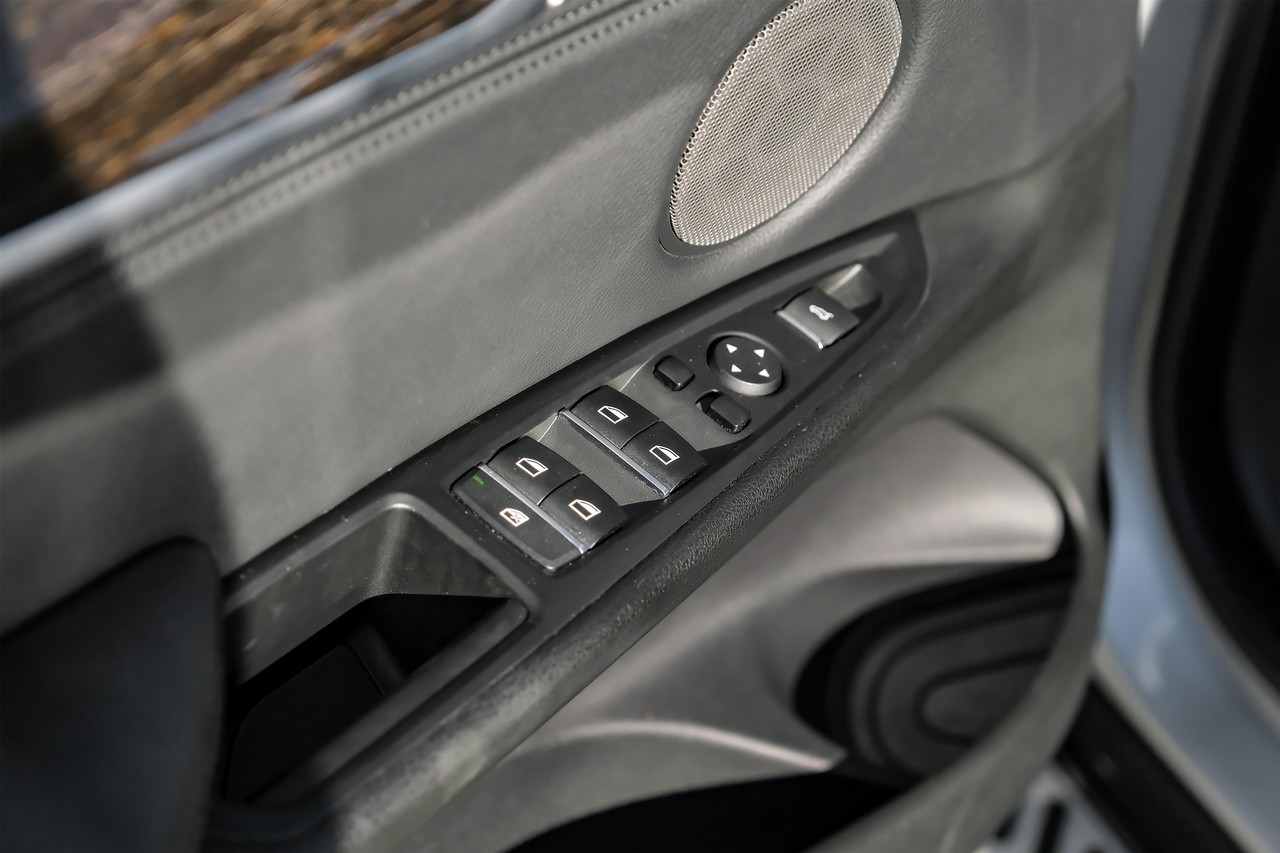 BMW X5 Vehicle Main Gallery Image 37