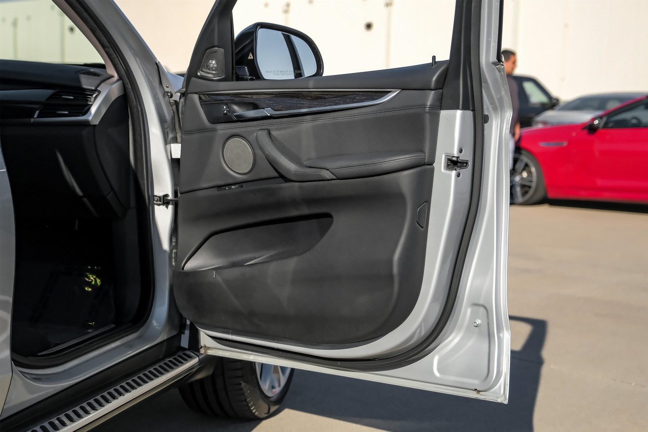 BMW X5 Vehicle Main Gallery Image 38