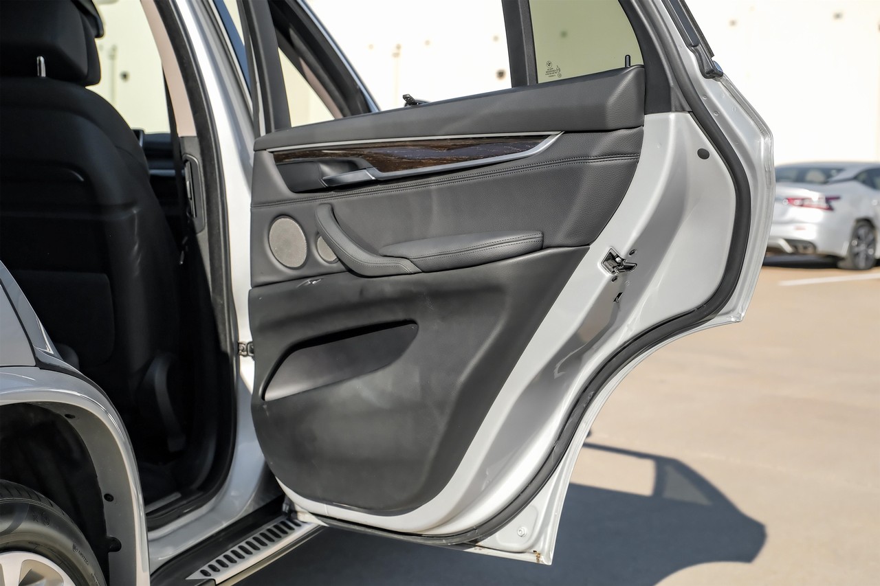 BMW X5 Vehicle Main Gallery Image 40