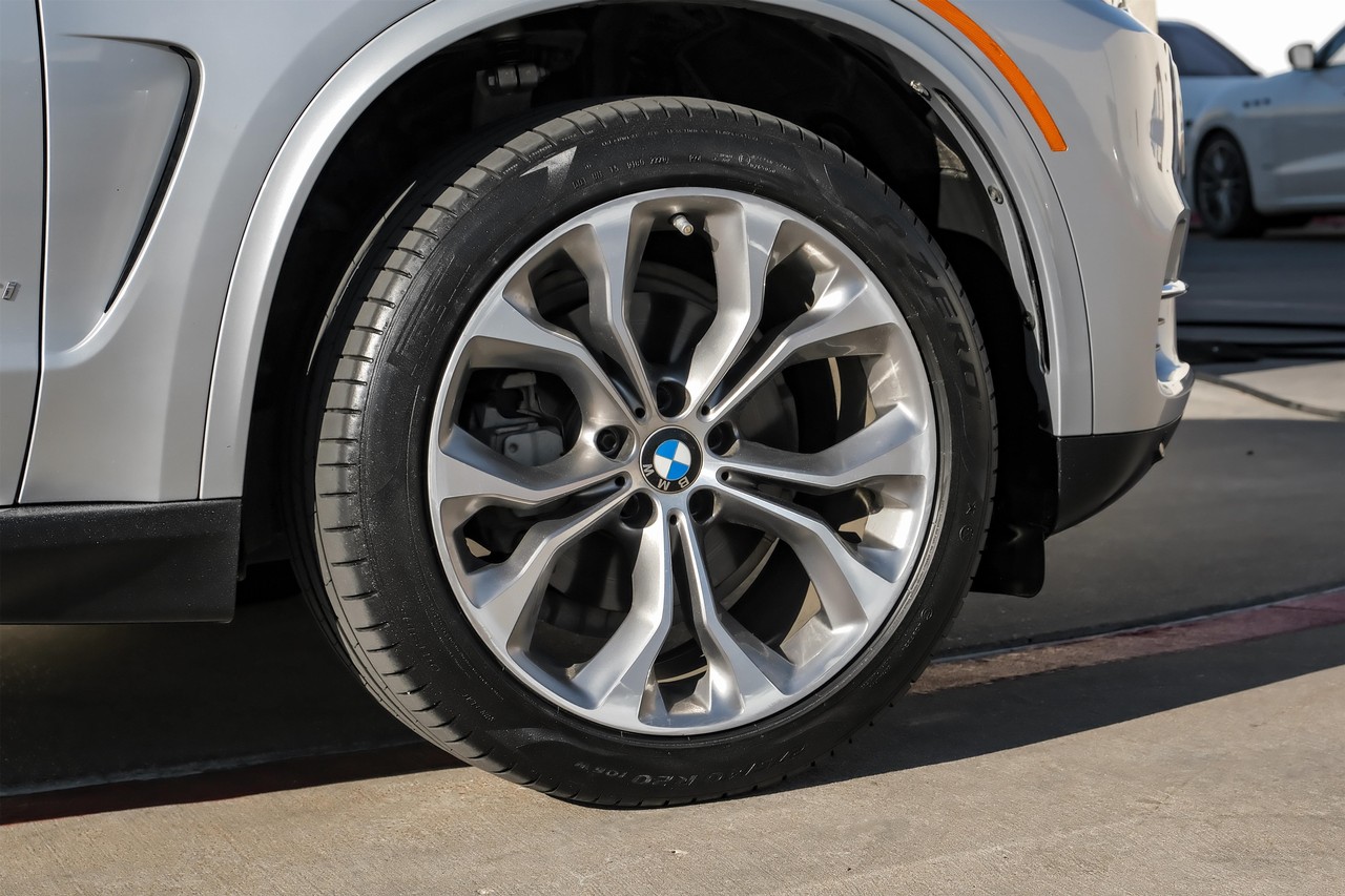 BMW X5 Vehicle Main Gallery Image 50