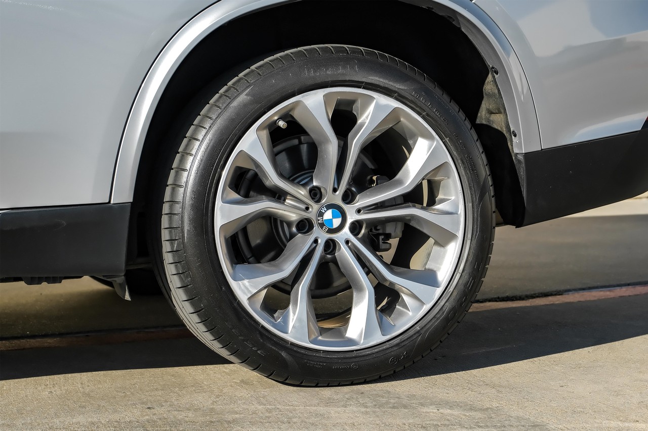 BMW X5 Vehicle Main Gallery Image 52