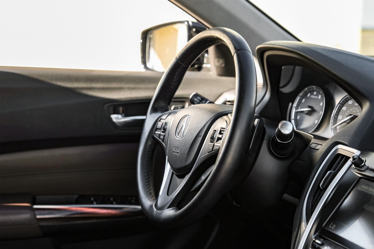 Acura TLX Vehicle Main Gallery Image 14