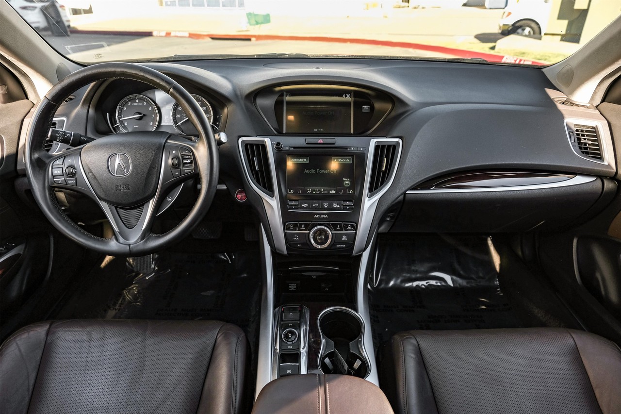 Acura TLX Vehicle Main Gallery Image 15