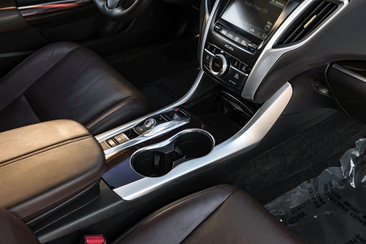 Acura TLX Vehicle Main Gallery Image 25