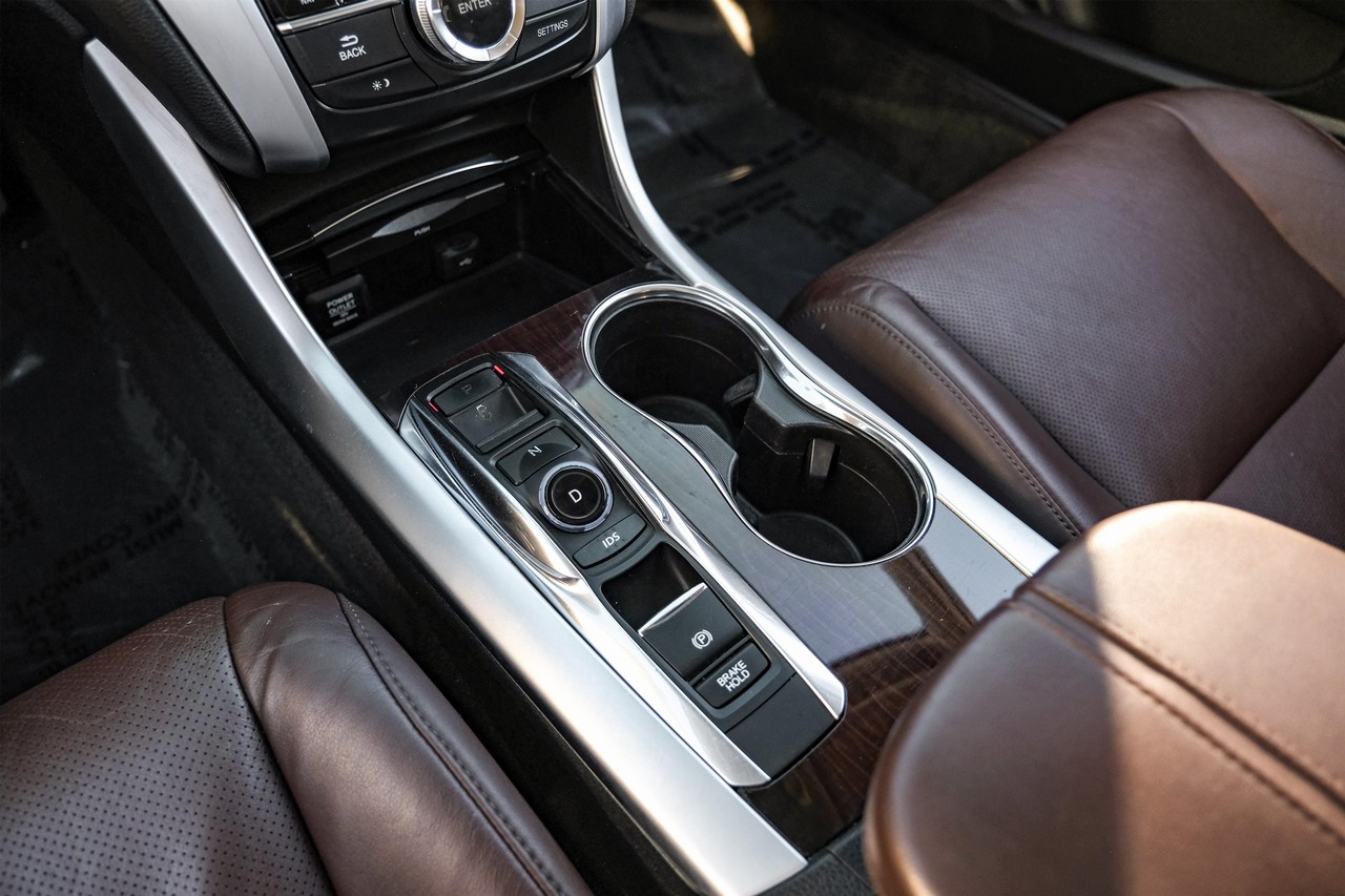 Acura TLX Vehicle Main Gallery Image 26
