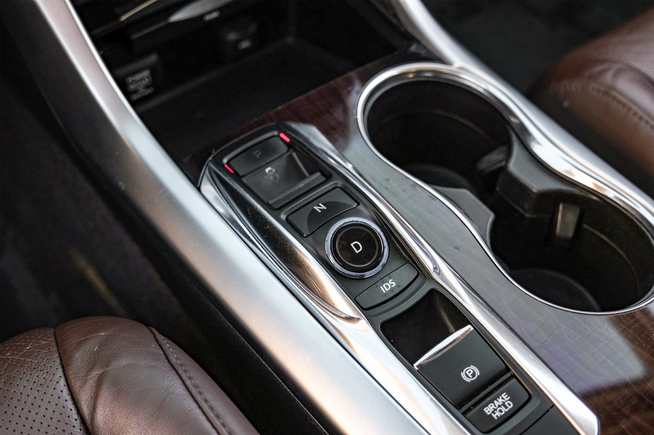 Acura TLX Vehicle Main Gallery Image 27