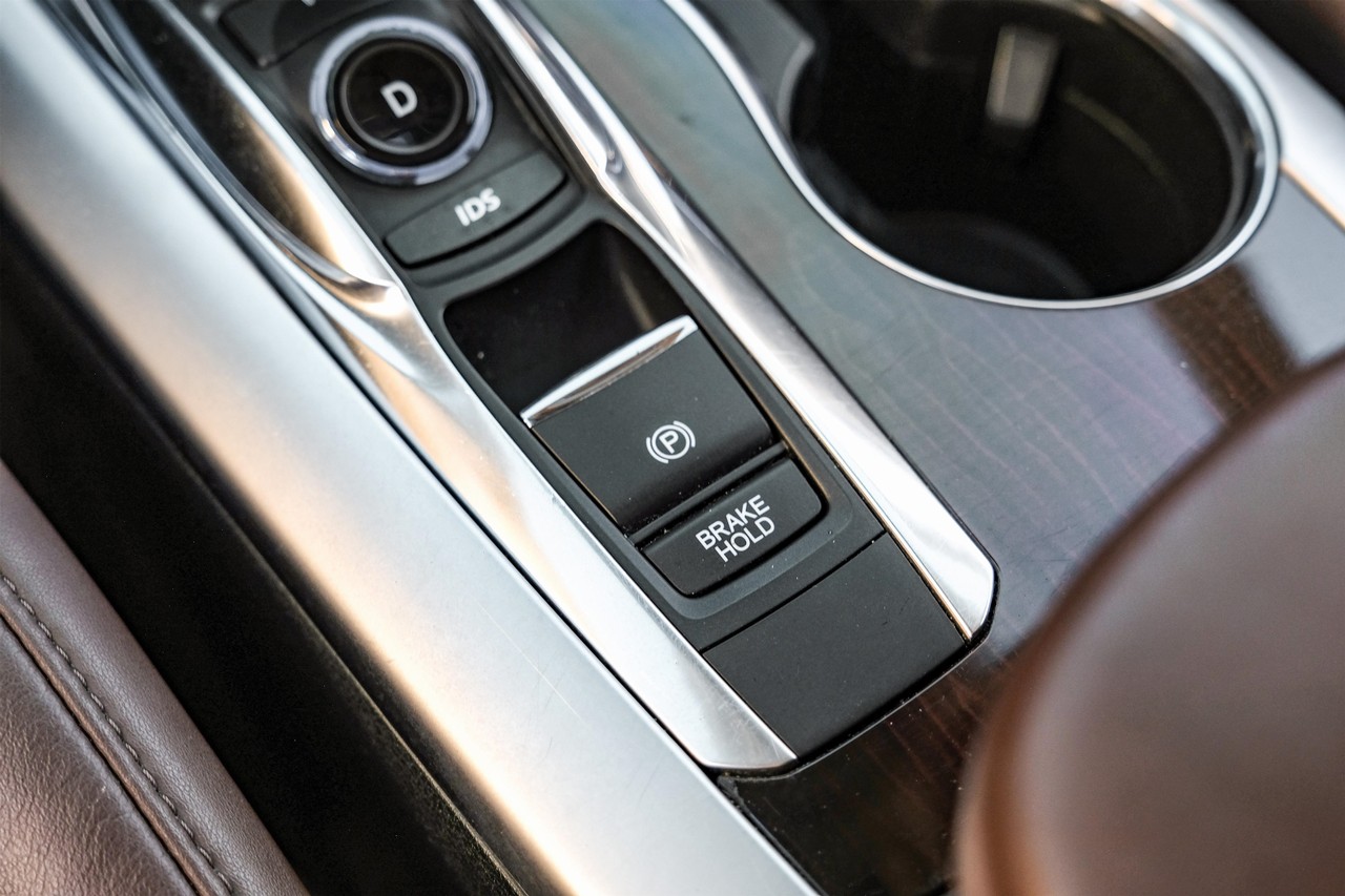 Acura TLX Vehicle Main Gallery Image 28