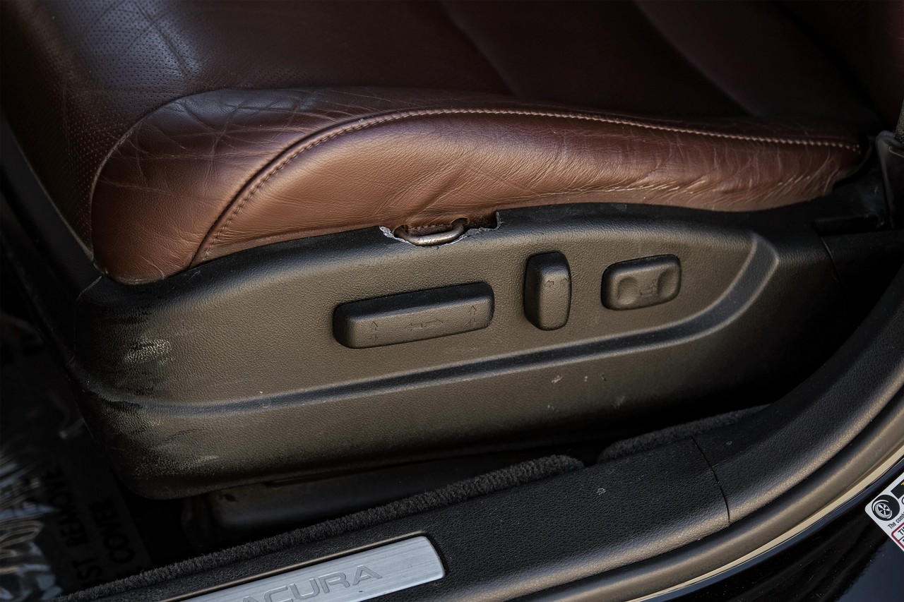 Acura TLX Vehicle Main Gallery Image 35